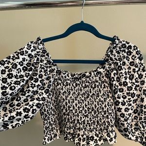 Puff sleeve smocked floral top